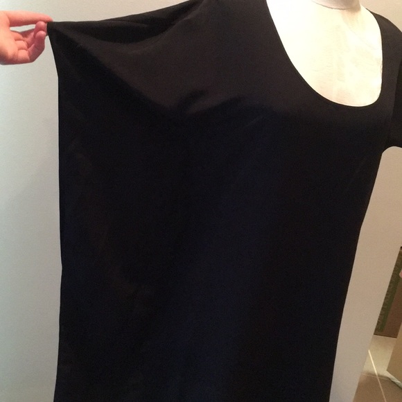 Black asymmetrical sleeve dress - Picture 2 of 4